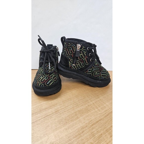 UGG Boots Toddler Size 7 Black Neumel Logo Embroidered Chukka Side Zip 1116170T - Picture 1 of 7